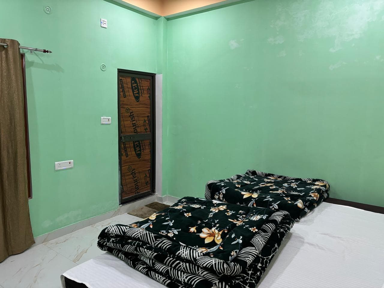 Hotel in Rs 1250-1500 image 4