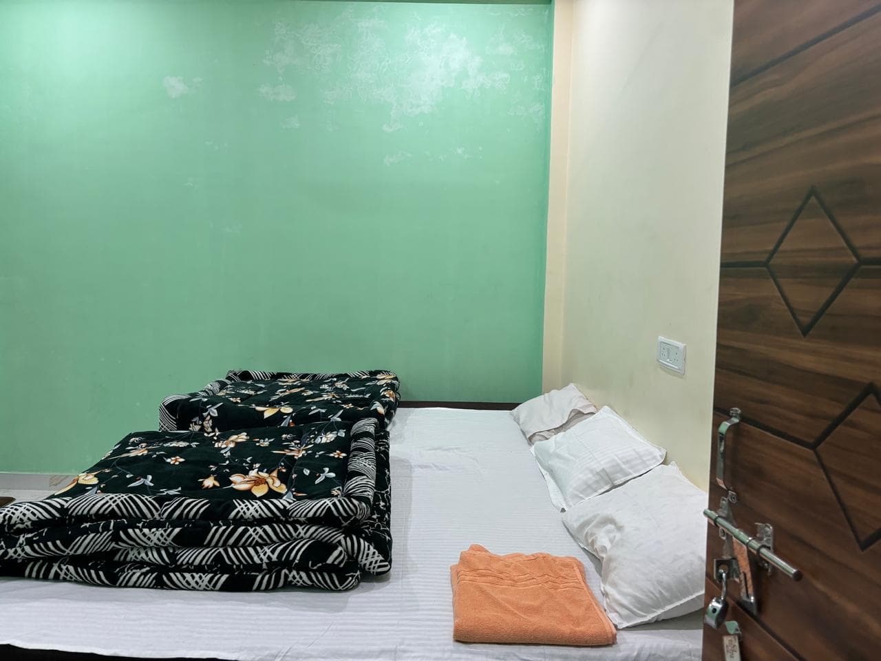 Hotel in Rs 1250-1500 image 5