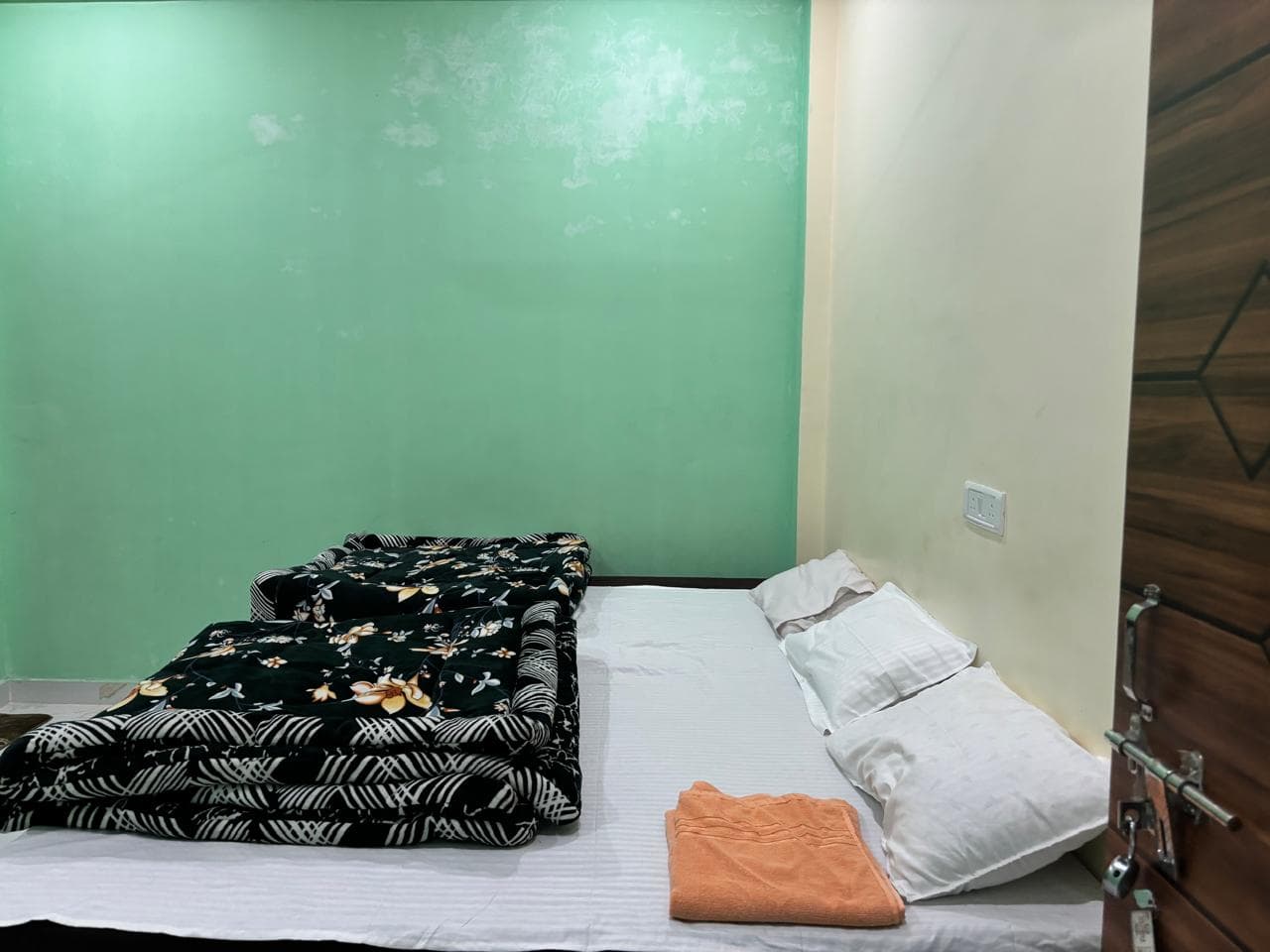 Hotel in Rs 1250-1500 image 6